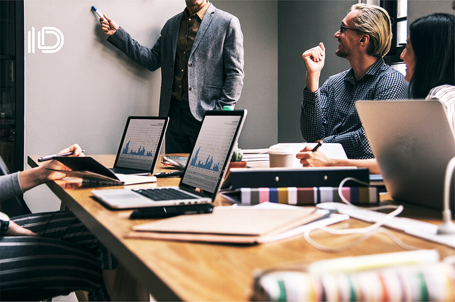 نقود نمو الاعمال عبر التسويق و التقنية